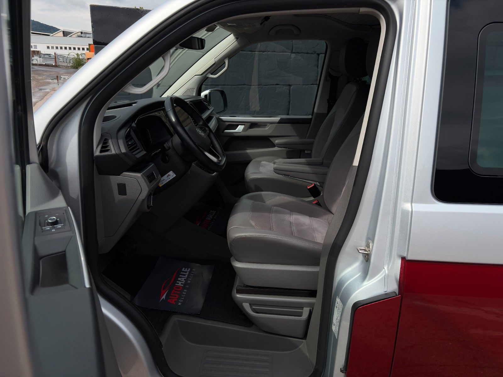 Fahrzeugabbildung Volkswagen T6.1 California Ocean 2.0 TDI Hub Küche Markise