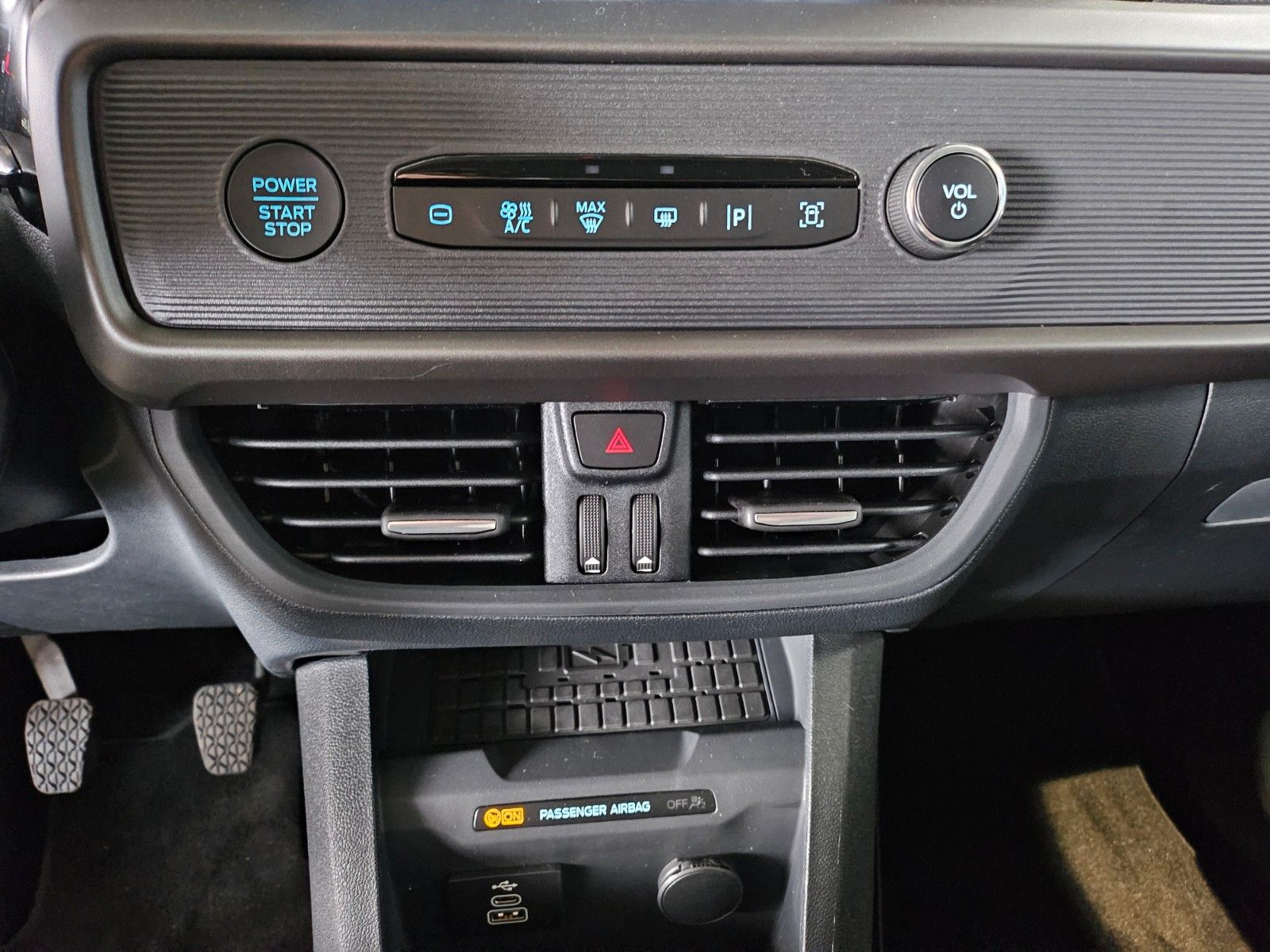 Fahrzeugabbildung Ford Tourneo Courier Titanium