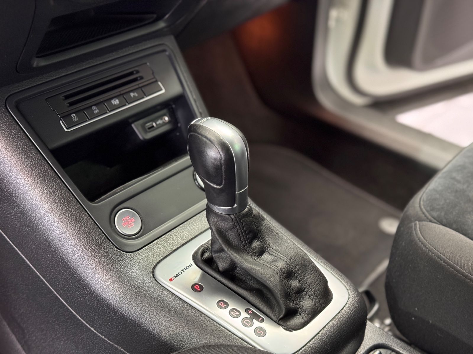 Fahrzeugabbildung Volkswagen Tiguan Sport & Style BMT 4Motion|R-LINE|DSG|NAVI