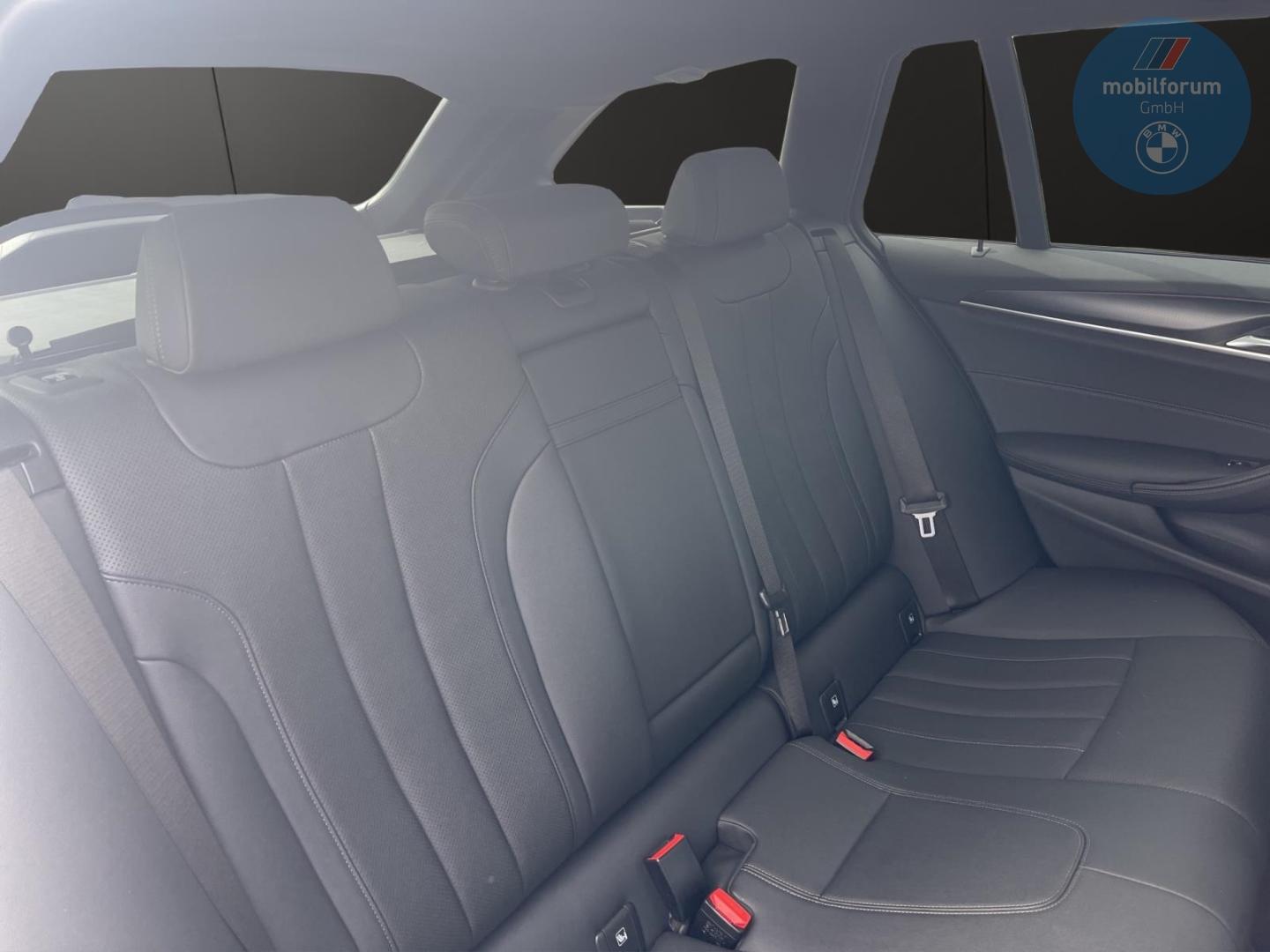 BMW 520 d M-Sport ACC HUD HiFi Laserlicht Sportsitze
