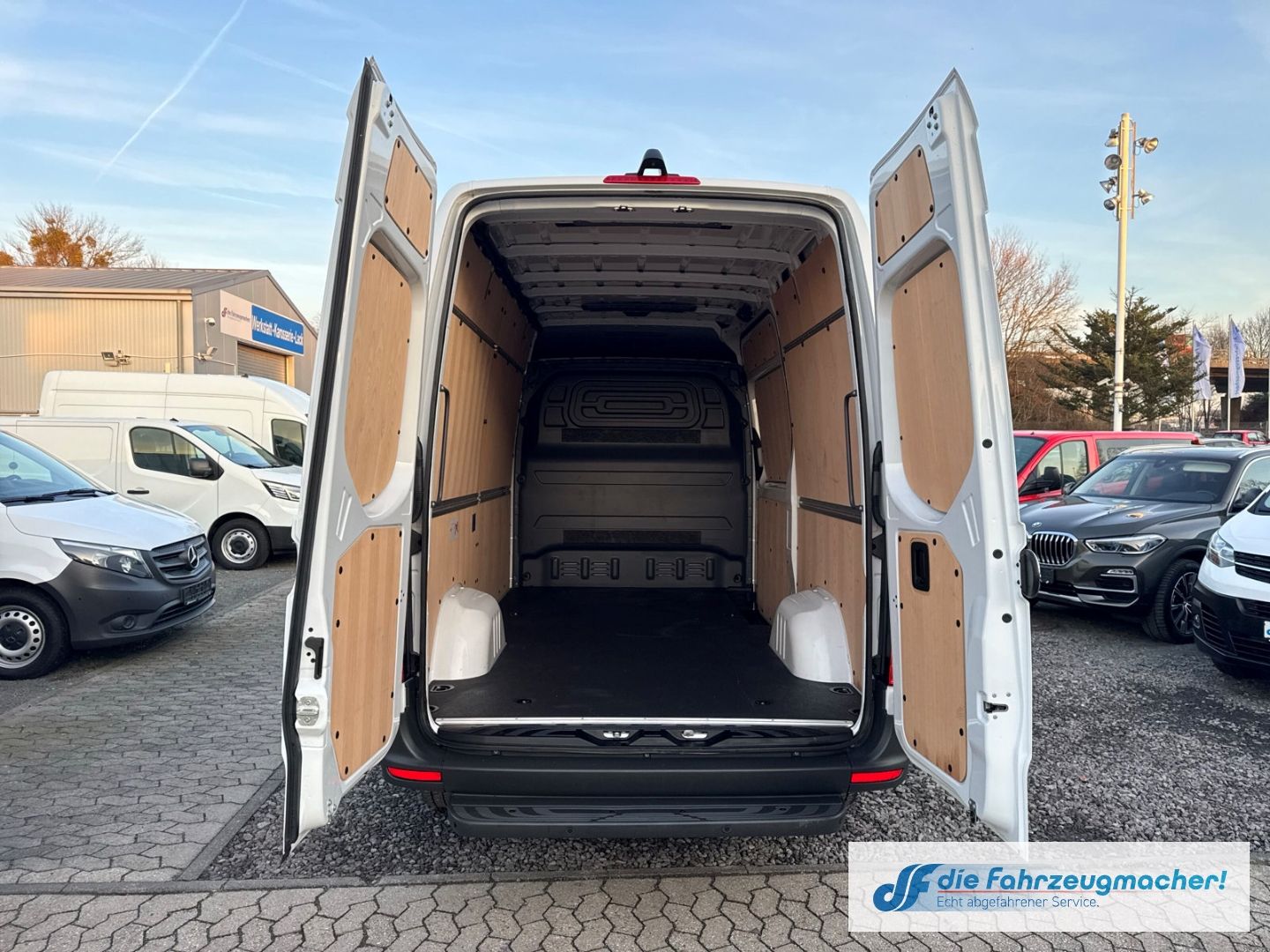 Fahrzeugabbildung Mercedes-Benz Sprinter III Kasten RWD AWD 317 CDI PRO L2 Nav