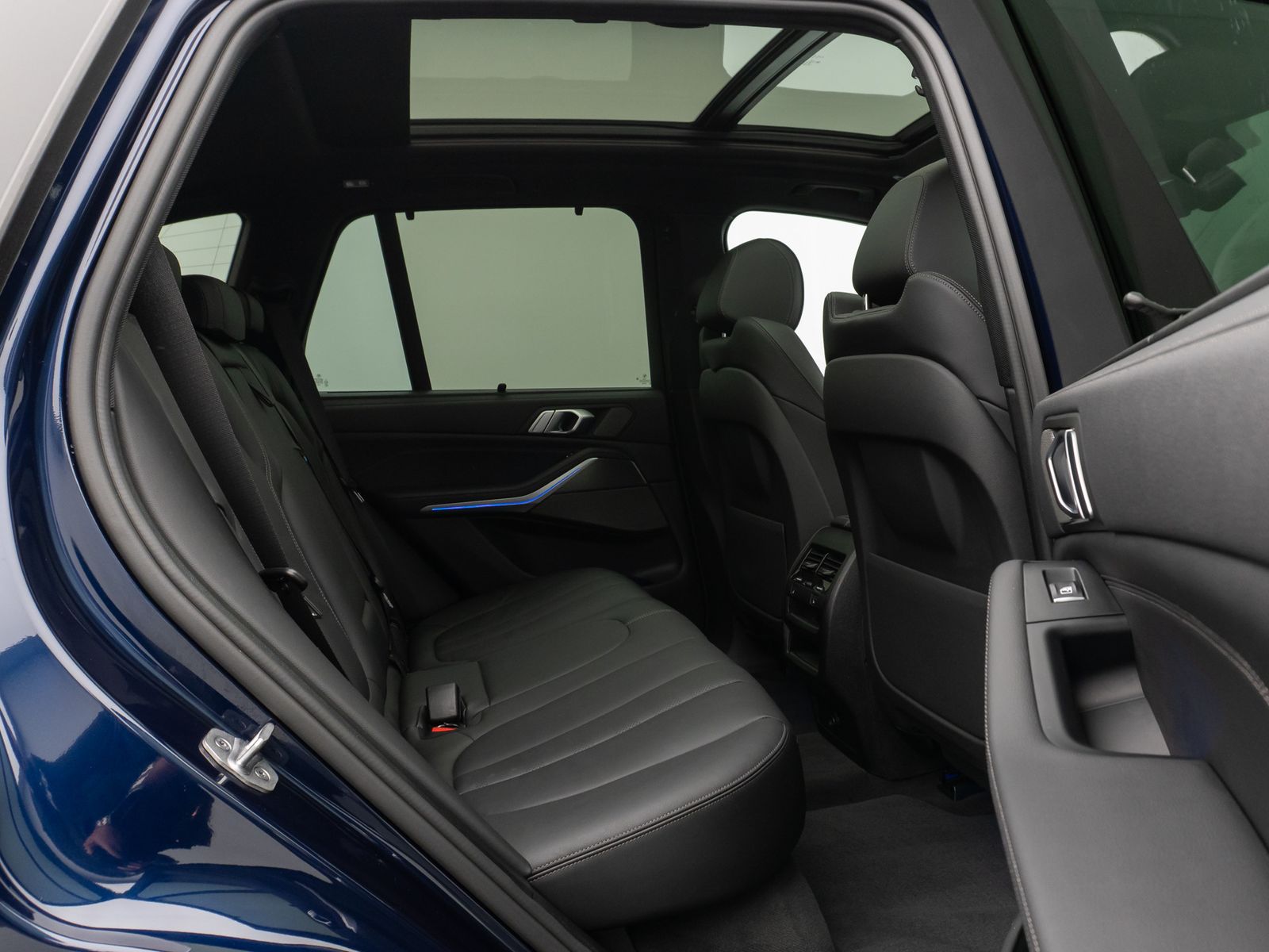 Fahrzeugabbildung BMW X5 M50i Panorama 360° DAB H/K AHK Komfort 22Zoll