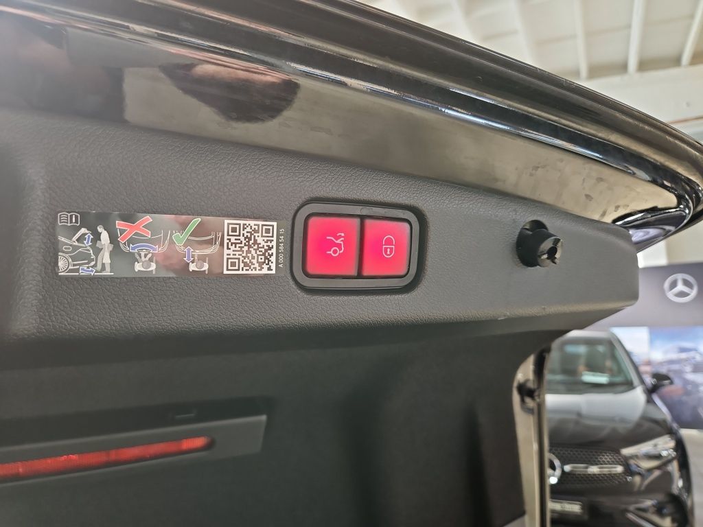 Fahrzeugabbildung Mercedes-Benz E 300 e 4M Limousine +AMG+NIGHT+AHK+WINTER+4D-SO
