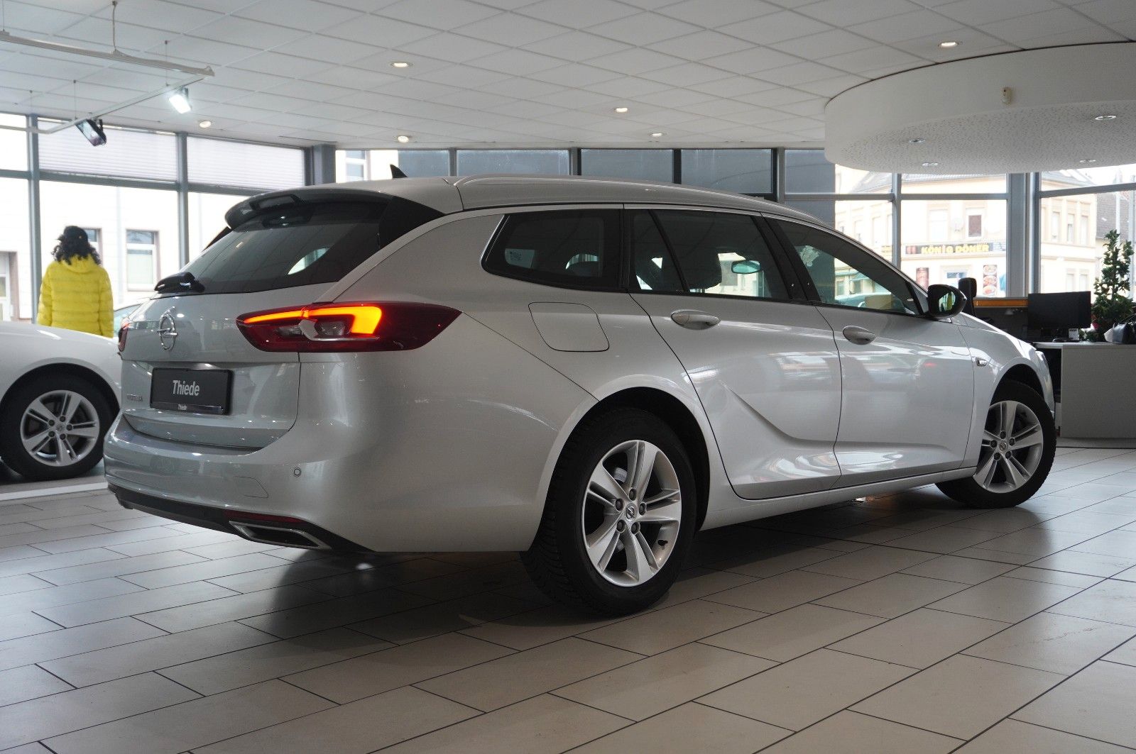 Fahrzeugabbildung Opel Insignia B ST 2.0T ELEGANCE NAVI/LED/VIRT./DAB+