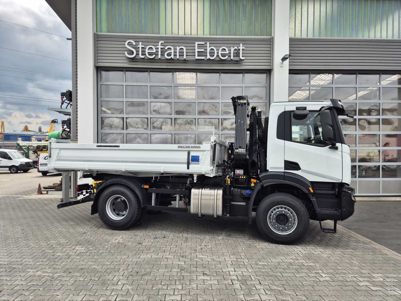 Fahrzeugabbildung Iveco X-Way AD200X42/P HR OFF Hiab X-HIDUO 118E-3 Funk