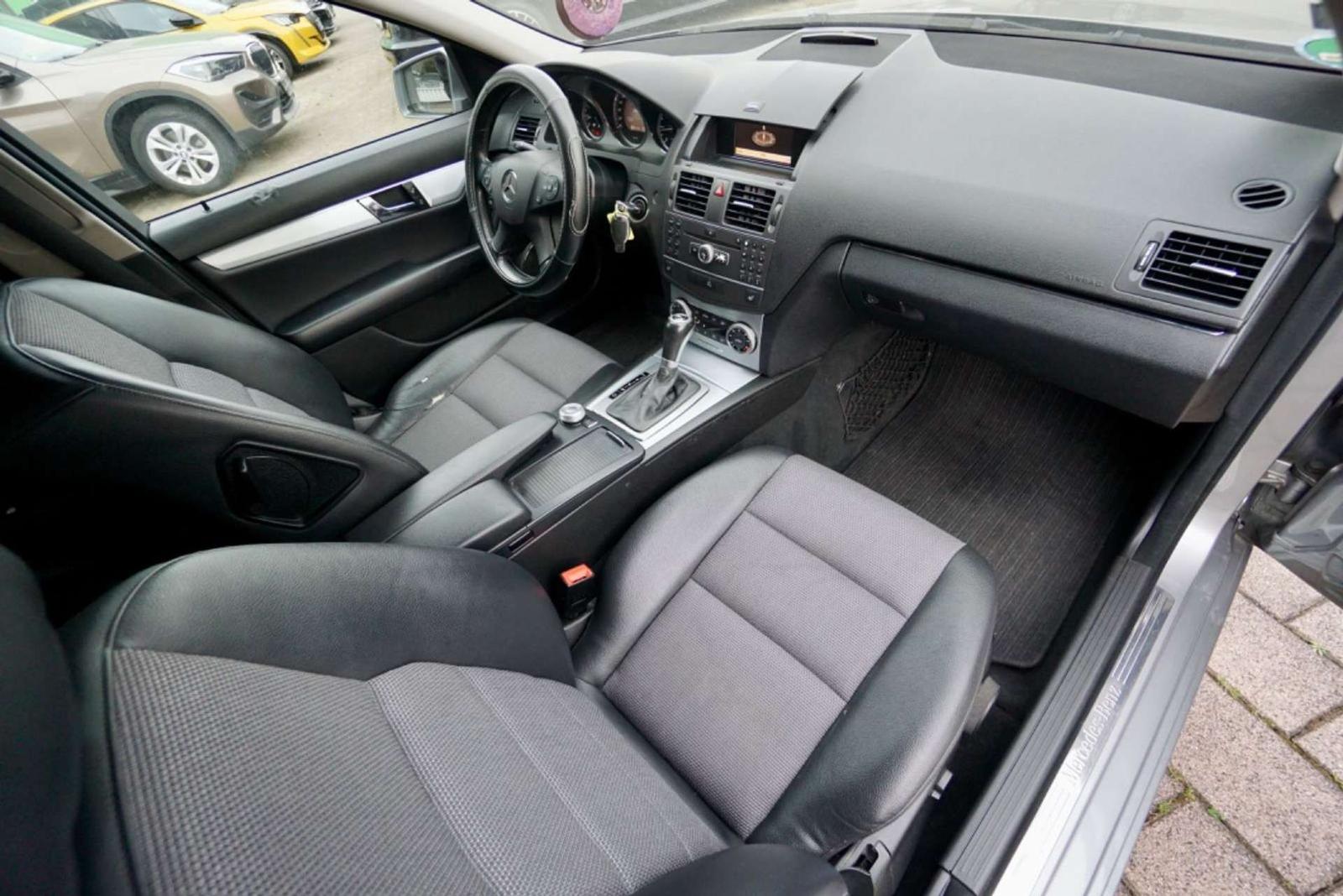 Mercedes-Benz C200 2010 — photo 12