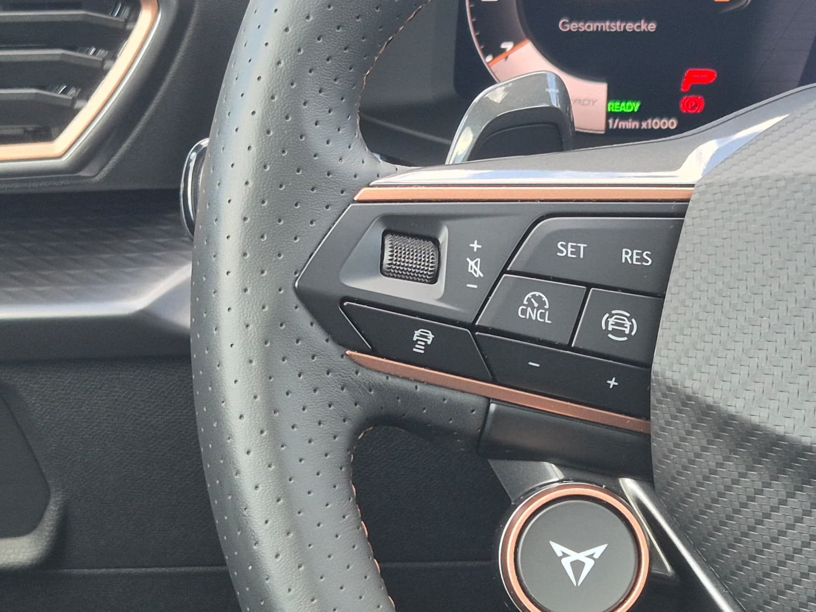 Fahrzeugabbildung CUPRA Leon 1.5 eTSI PANO*DCC*MATRIX*DINAMICA*AHK*5JG.