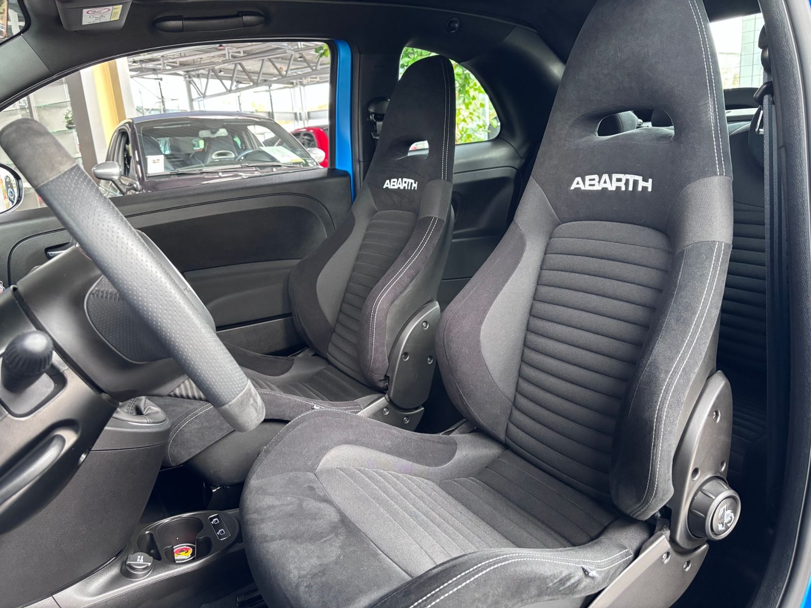 Fahrzeugabbildung Abarth 695 C   BEATS NAVI 17"