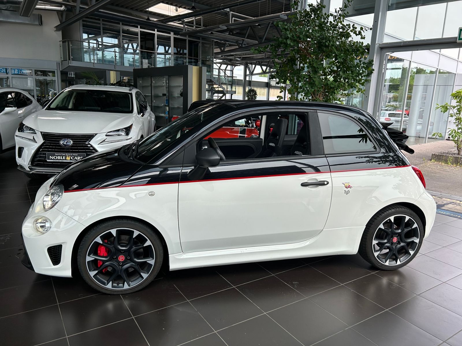 Fahrzeugabbildung Abarth 595C Competizione XENON NAVI Beats ALU