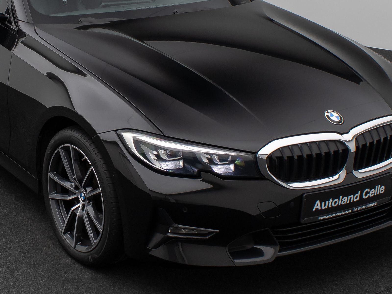 Fahrzeugabbildung BMW 320d  Sport Line Panorama HUD DAB Lordos LED PDC