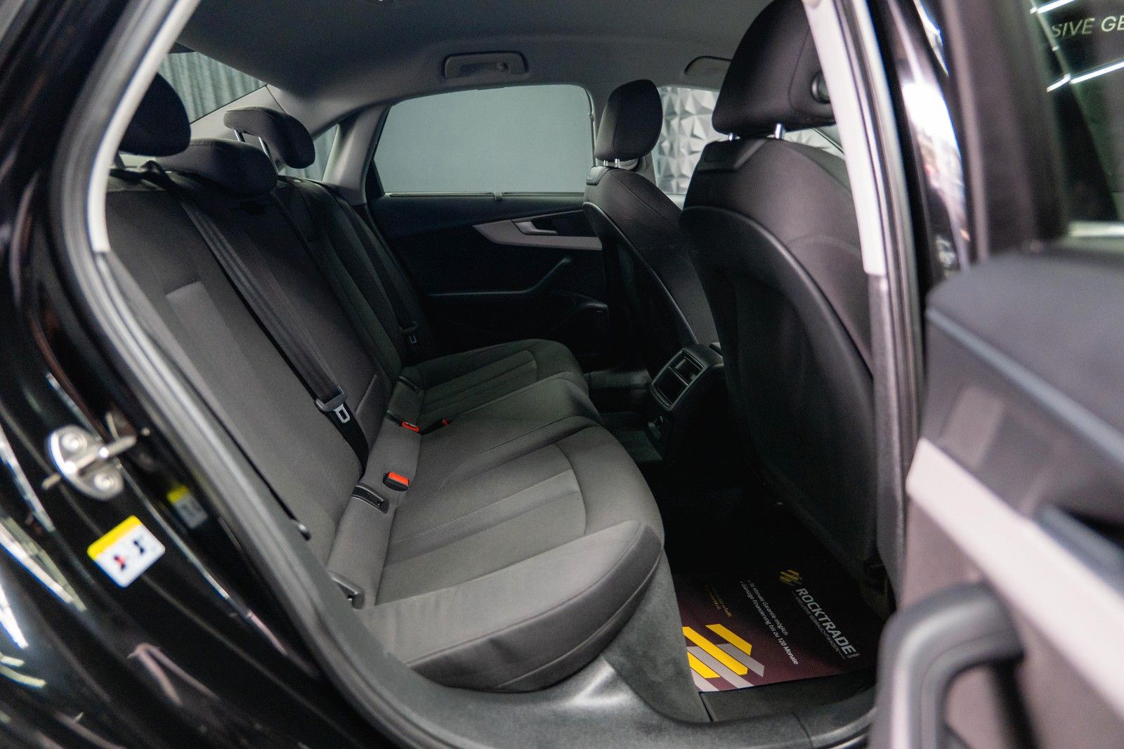 Fahrzeugabbildung Audi A4 Lim. 40 TFSI advanced Sport *DAB*LED*ACC*