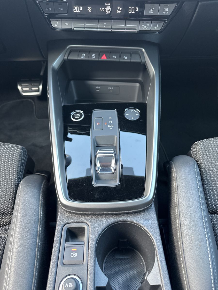Fahrzeugabbildung Audi A3 SpB 35 TFSI S-Line NAV+LED+B&O+KAM+19ZO+VCOCK