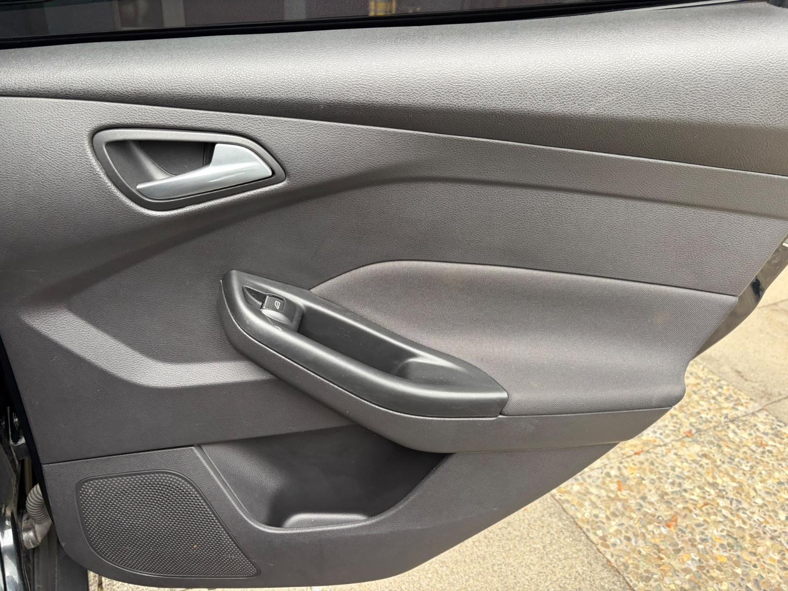 Ford Focus 2014 — photo 15