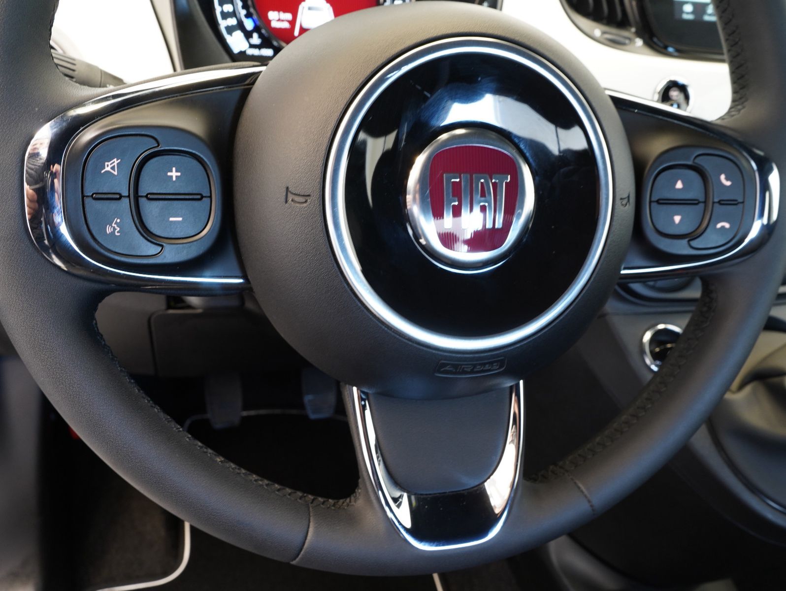 Fahrzeugabbildung Fiat 500 1.0 Mild Hybrid KOMFORT/TECH/NAVI/CARPLAY