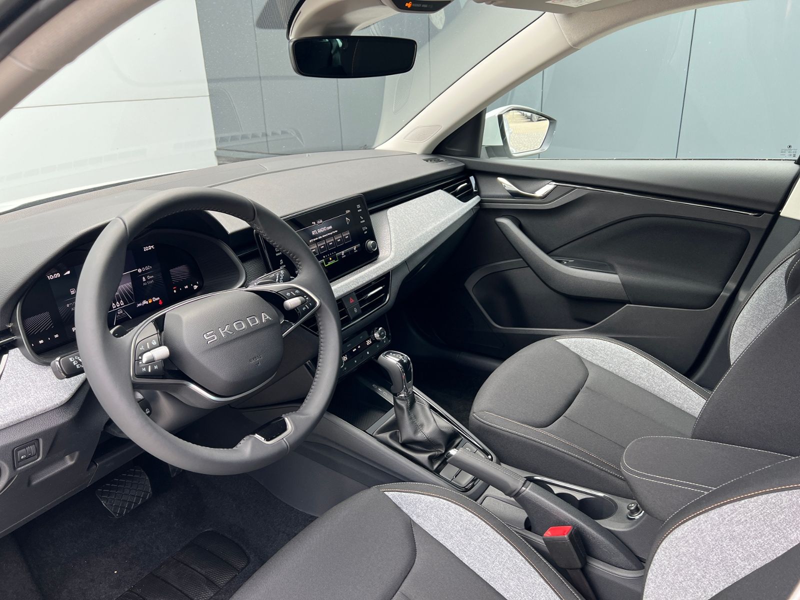 Fahrzeugabbildung SKODA Scala Selection 1.0 TSI DSG *ACC, Sitzhzg., 16'-