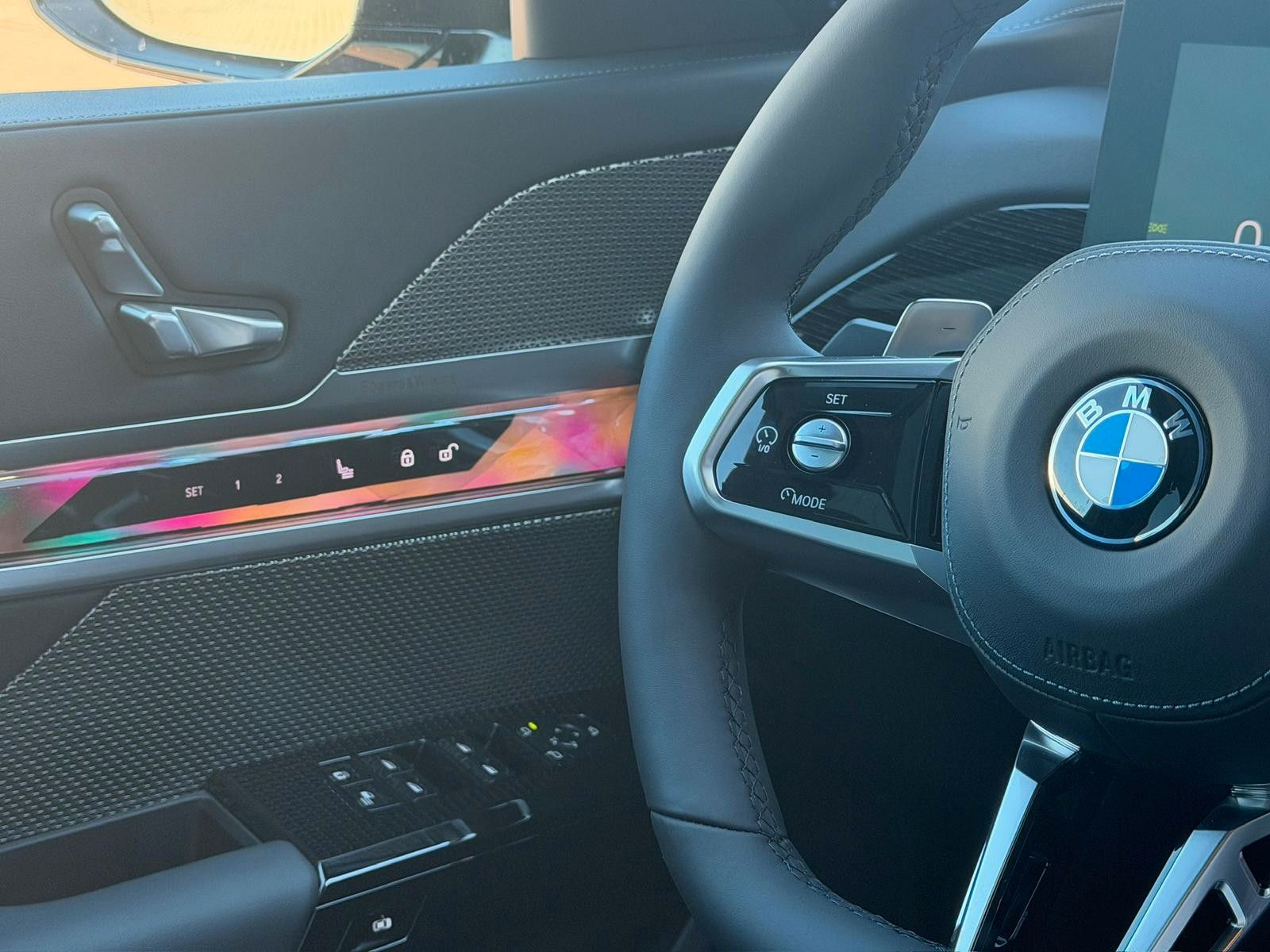 Fahrzeugabbildung BMW 740 d xDrive M Sport Pro*B&W*MASS*PAN*STHZ*CON*