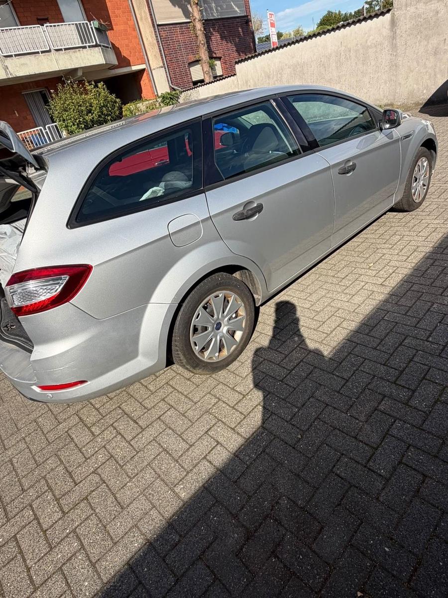 Ford Mondeo 2011 — engine 140 HP (103kW)