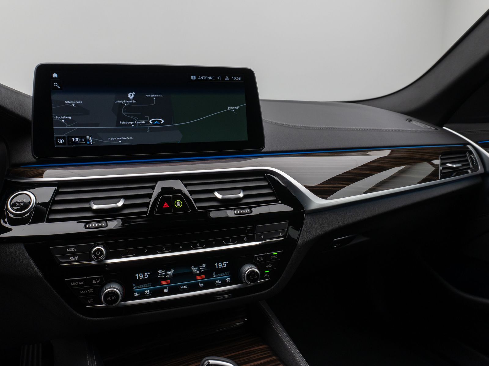 Fahrzeugabbildung BMW 530e Luxury Line Kamera DAB WLAN ACC Alarm LED