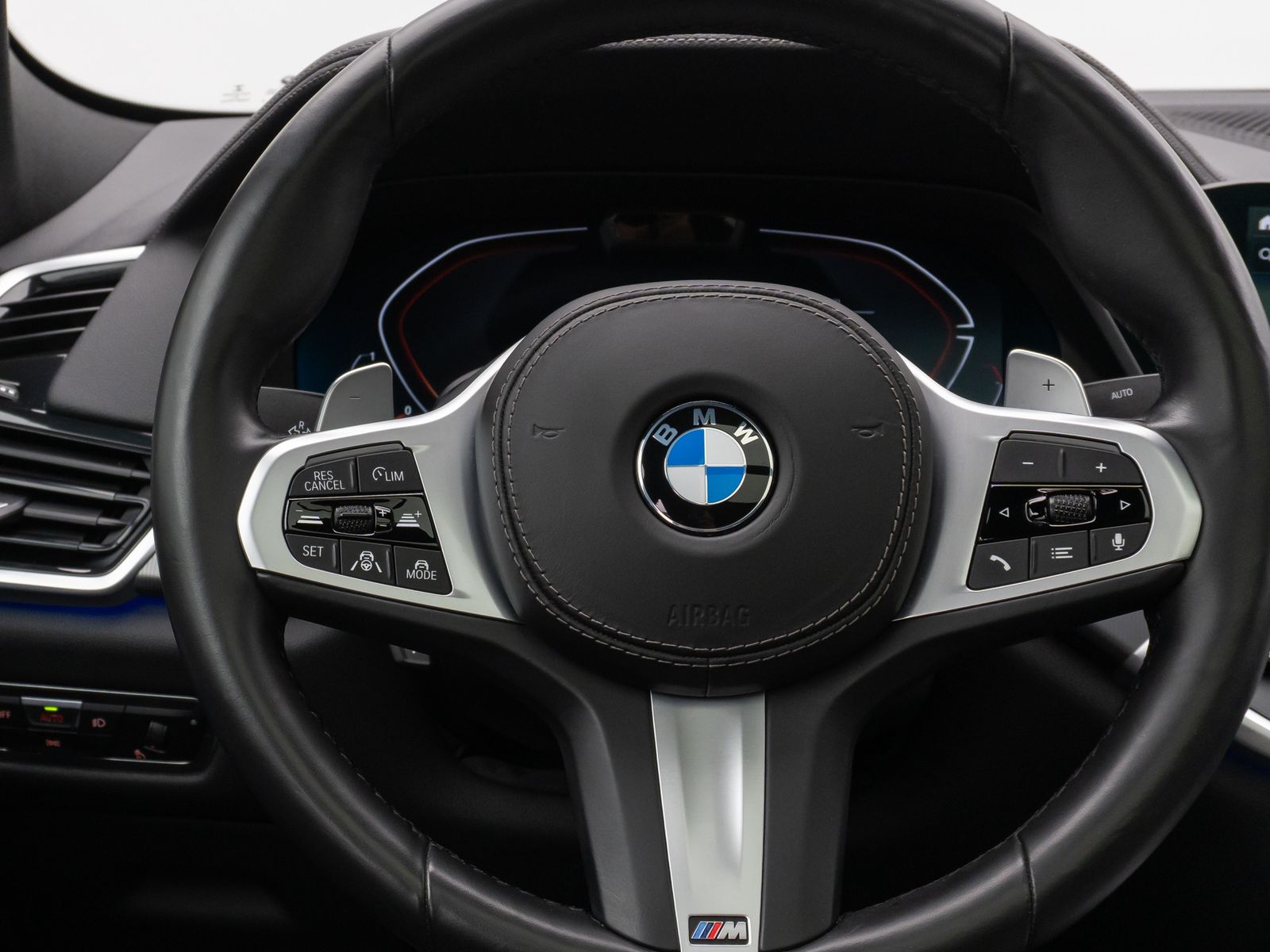 Fahrzeugabbildung BMW X6 xD30d M Sport Panorama Laser 360°HUD SoftClos