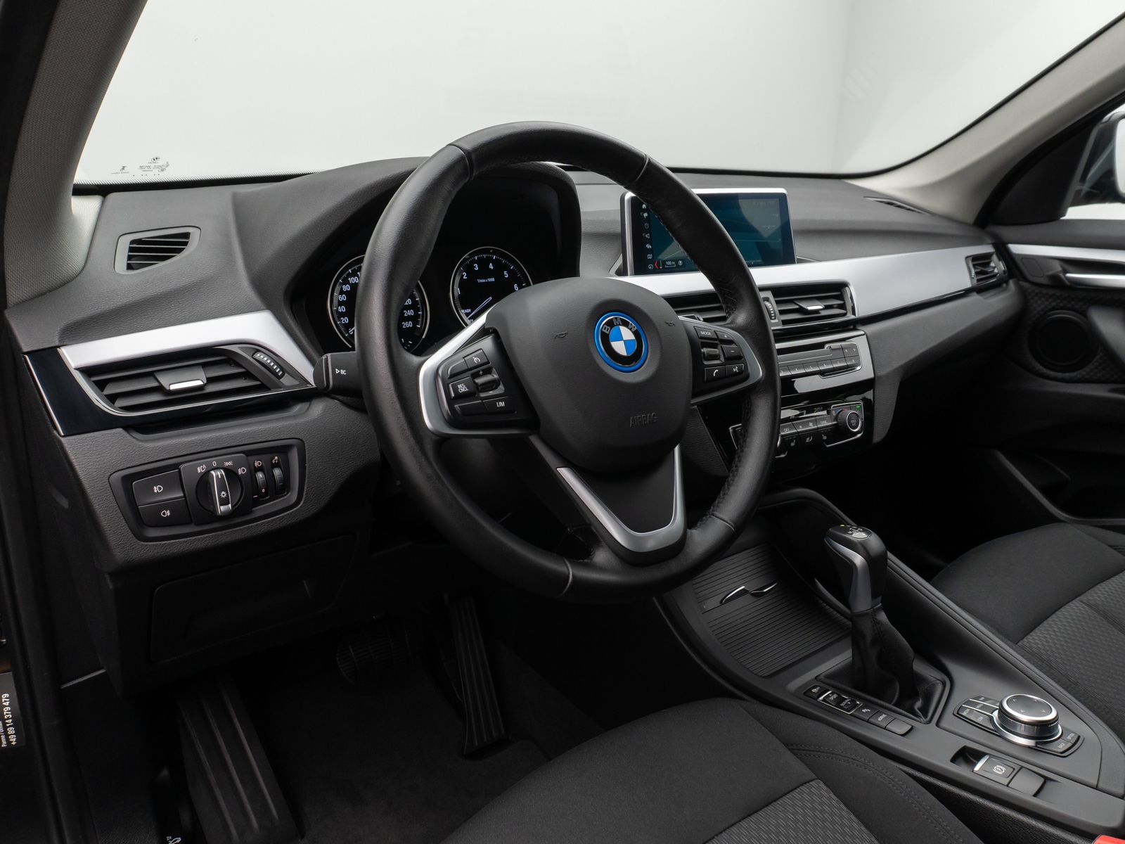 Fahrzeugabbildung BMW X1 xD25e Parkassist DAB Lordos Geschwindigkeitsr