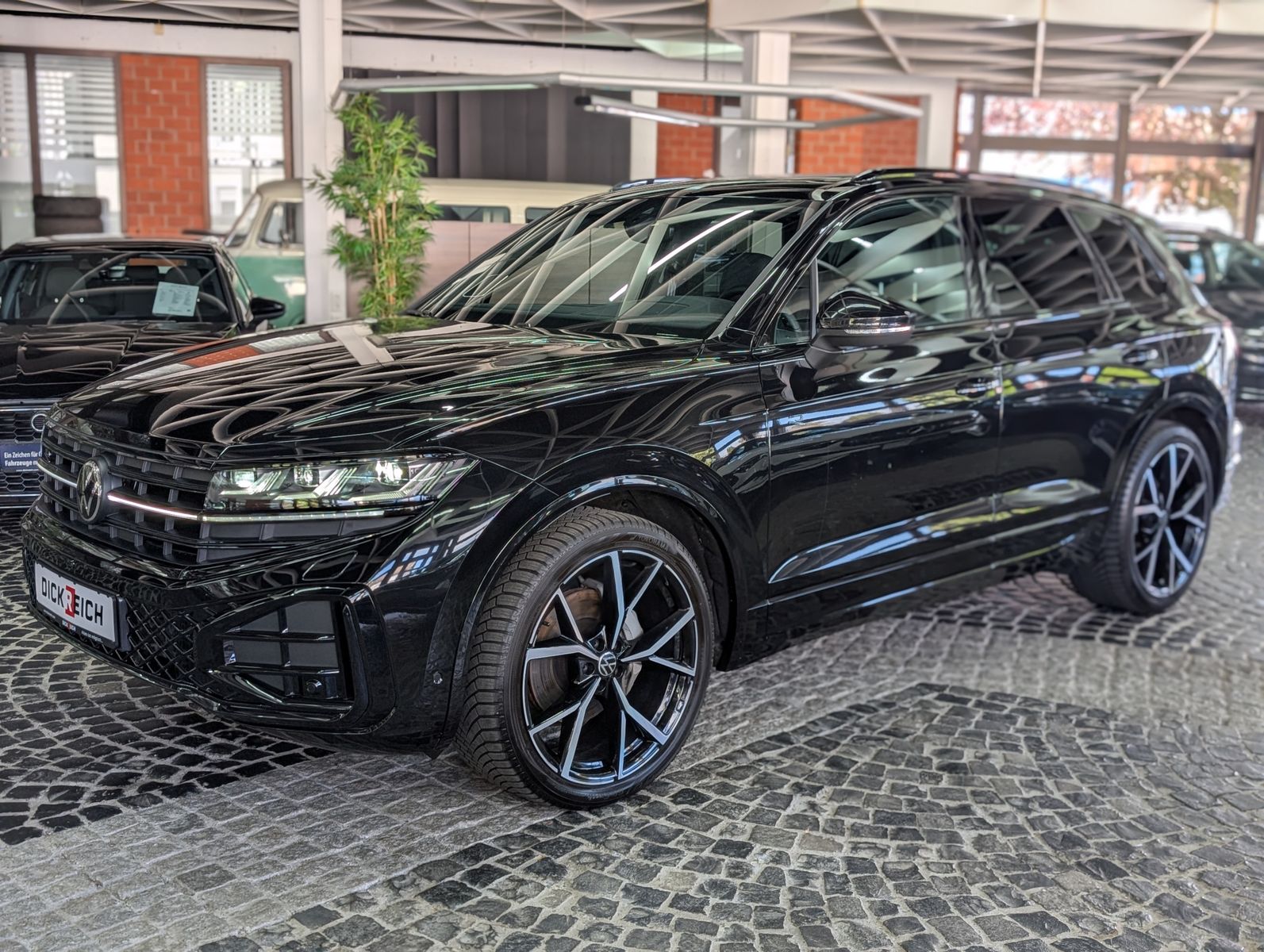 Fahrzeugabbildung Volkswagen Touareg 3.0TDI 4M R-Line VOLL Black 22" UPE 114T