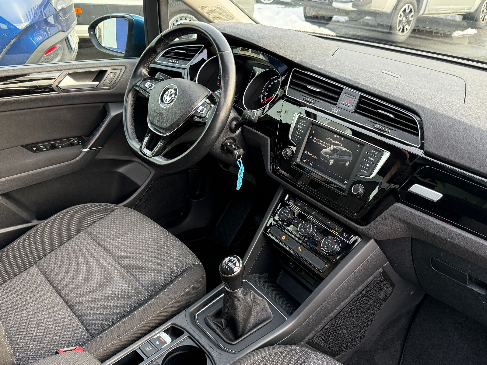 Fahrzeugabbildung Volkswagen Touran Comfortline ALLSTAR TSI ACC AHK Pano SHZ