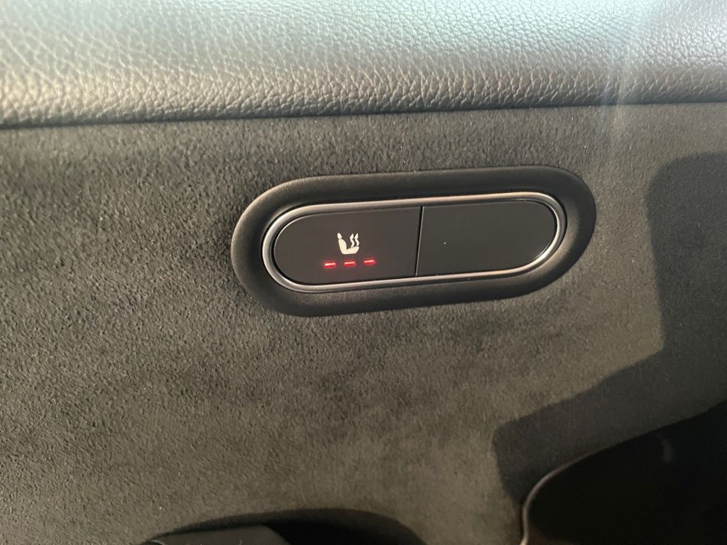 Fahrzeugabbildung Mercedes-Benz A 200 AMG Pano Navi LED Burm. KeyLess Sport KAM