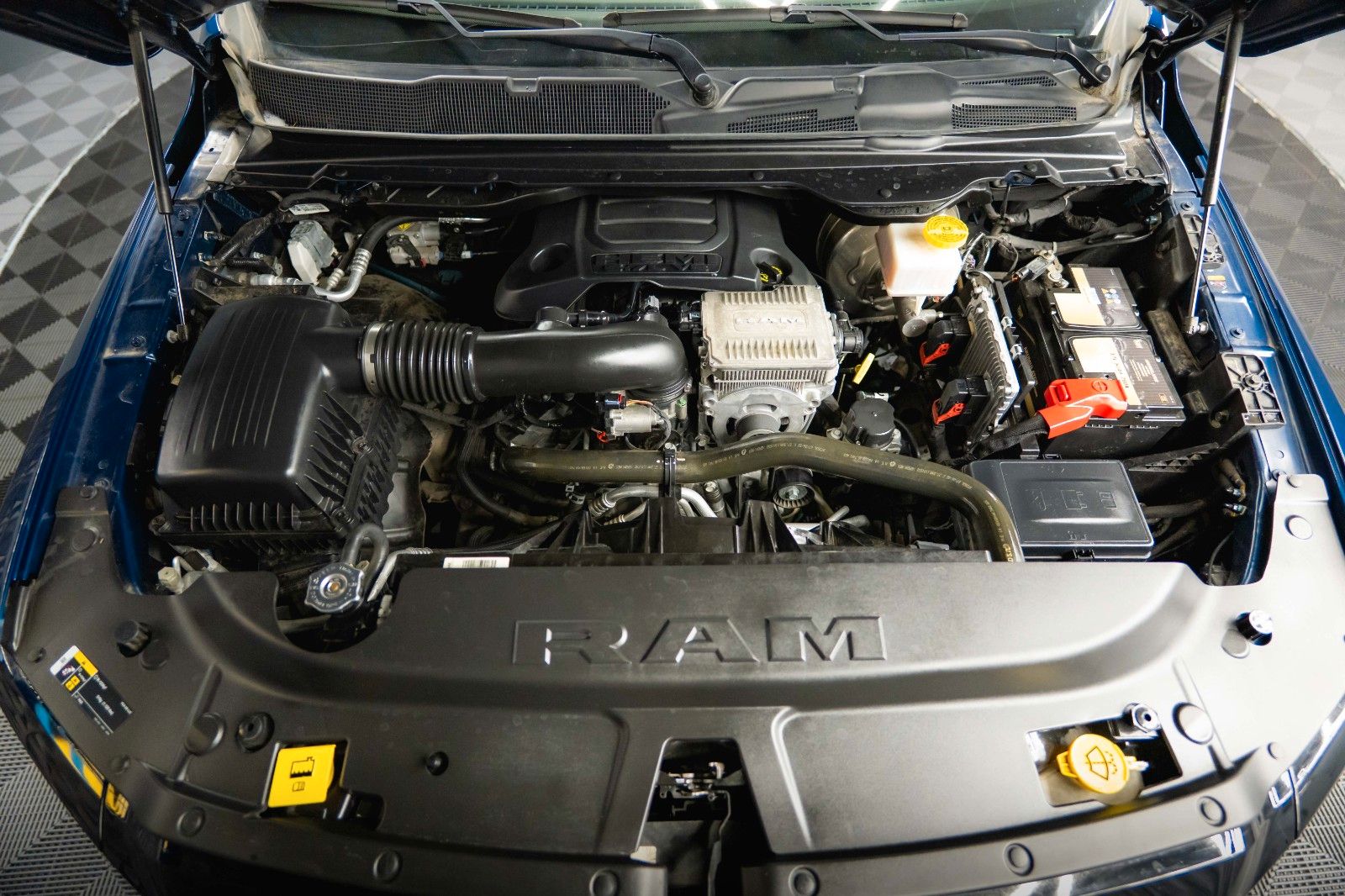 Fahrzeugabbildung Dodge RAM 5.7 V8 HEMI 4x4 NIGHT *Pano*LED* Unfallfrei