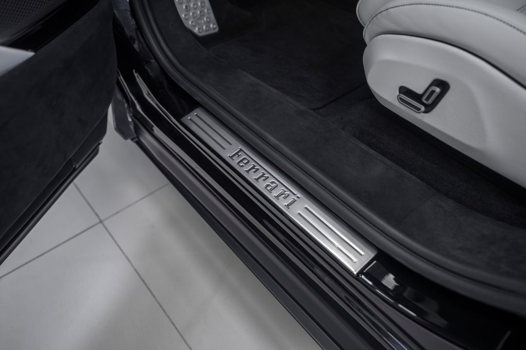 Purosangue BLACK/WHITE FULL CARBON PANORAMIC - Bild 22