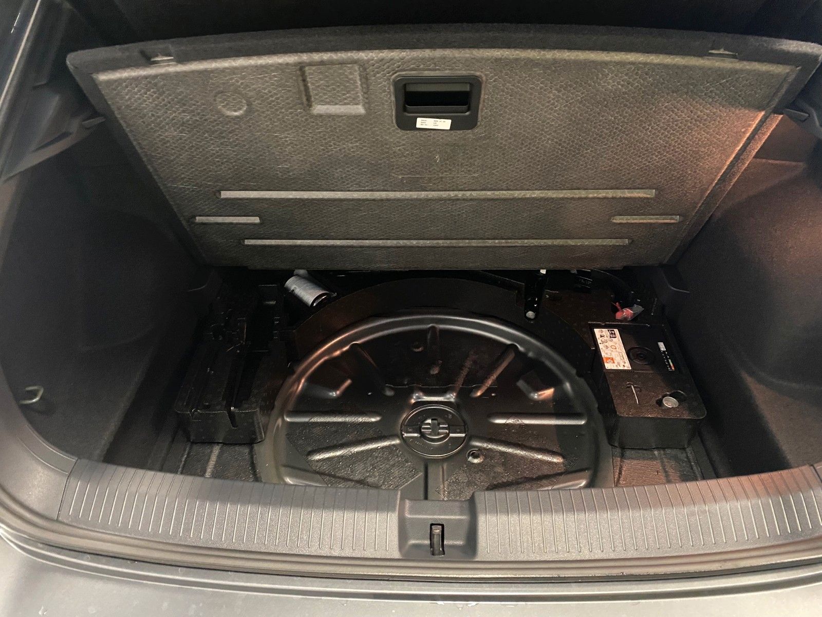 Fahrzeugabbildung Volkswagen T-Roc 2.0 TSI DSG 4MOTION R-Line+AHK+Black Style