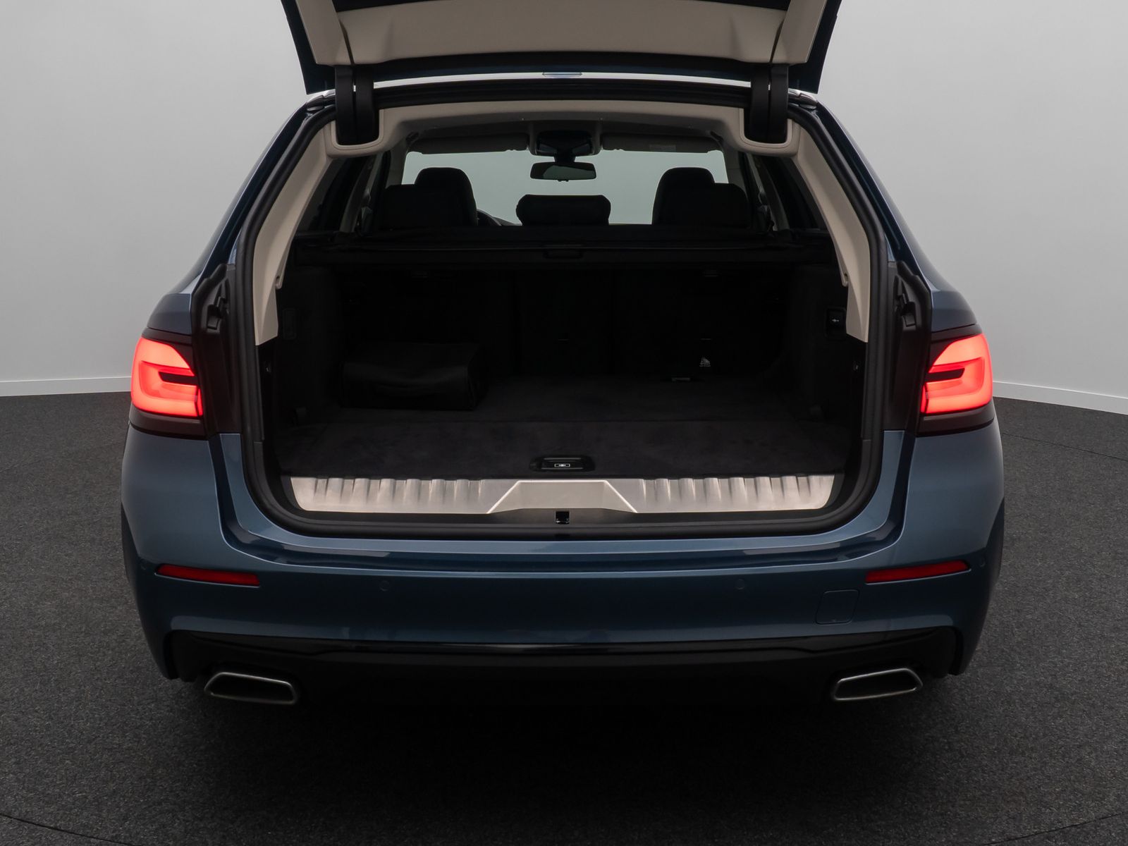 Fahrzeugabbildung BMW 530e Kamera DAB HiFi Sport Leder Komfort Alarm