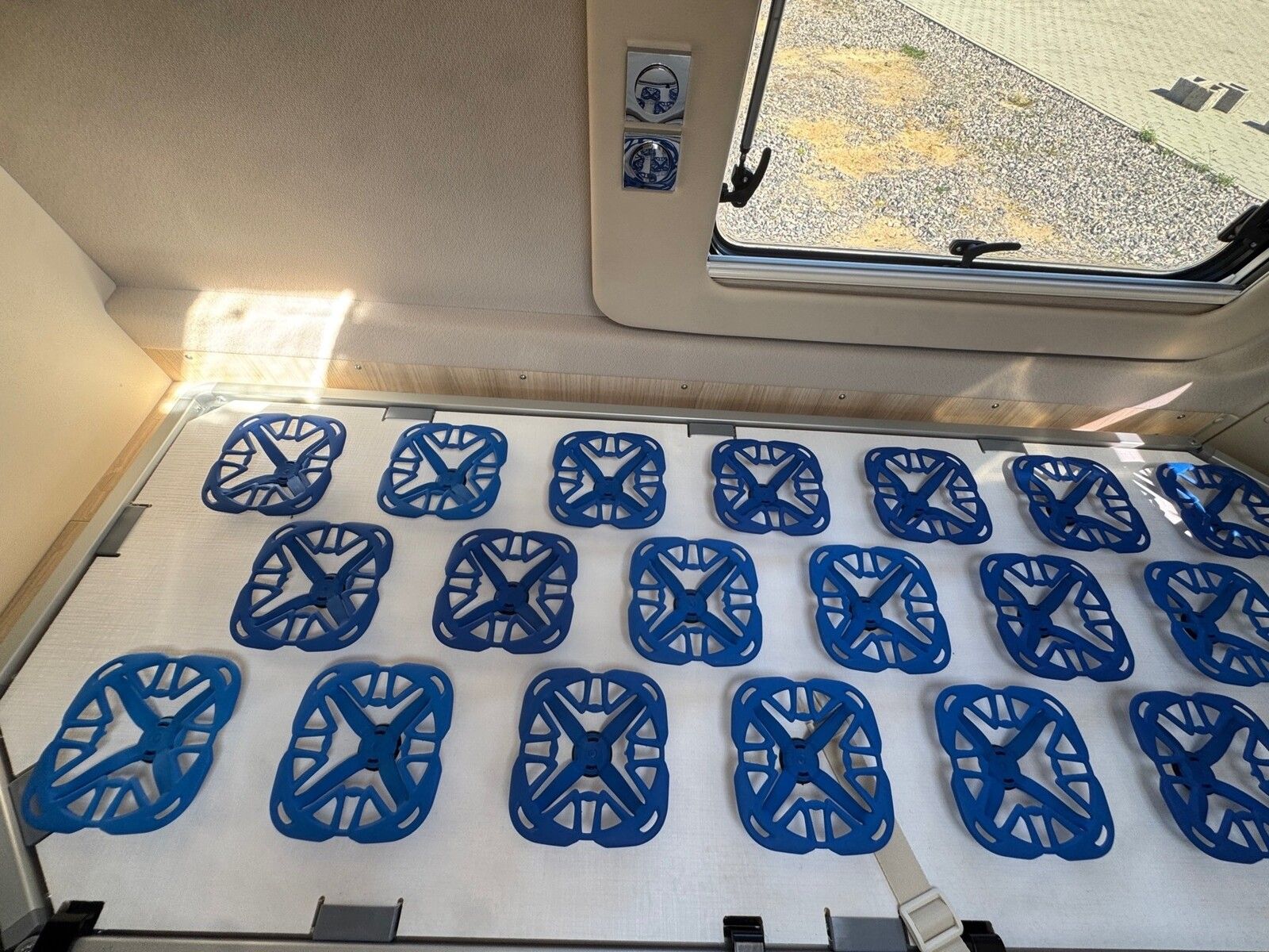 Fahrzeugabbildung Eura Mobil Van V 635 EB 180 PS, Automatik, Panoramadach