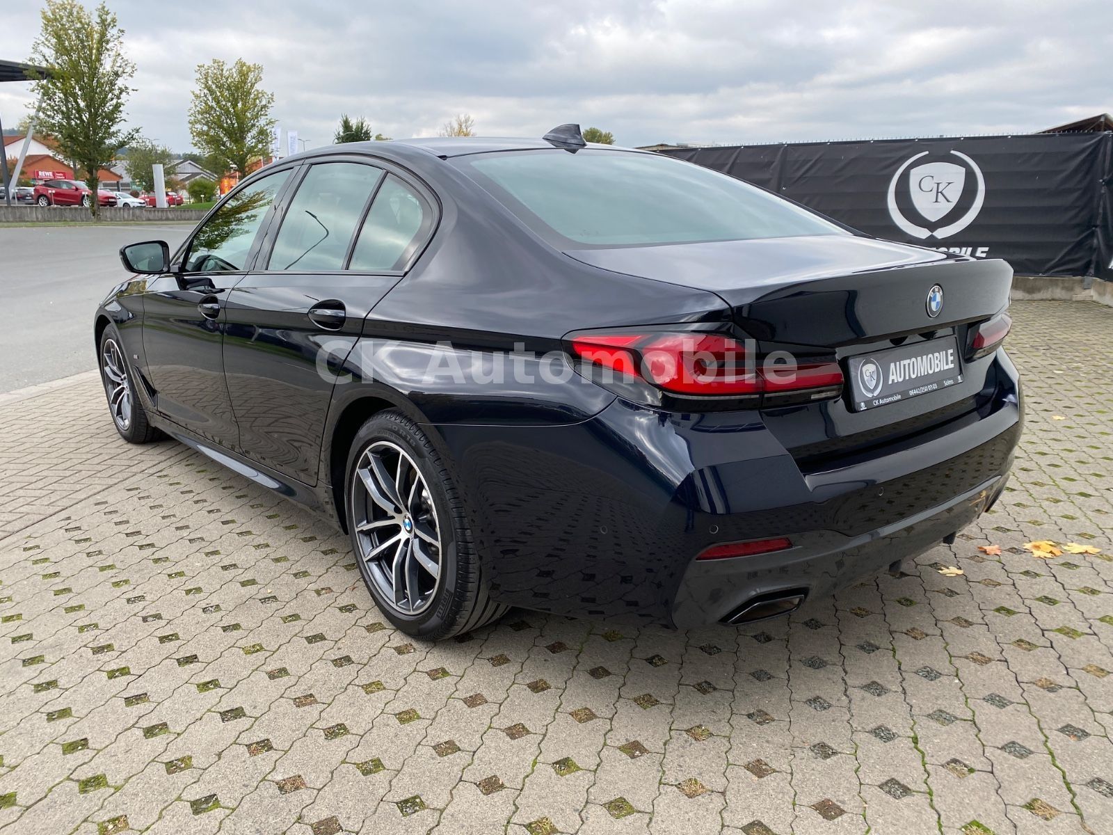 Fahrzeugabbildung BMW 520d Lim. M-Sport/Facelift/Shadow-Line/LED/Kam