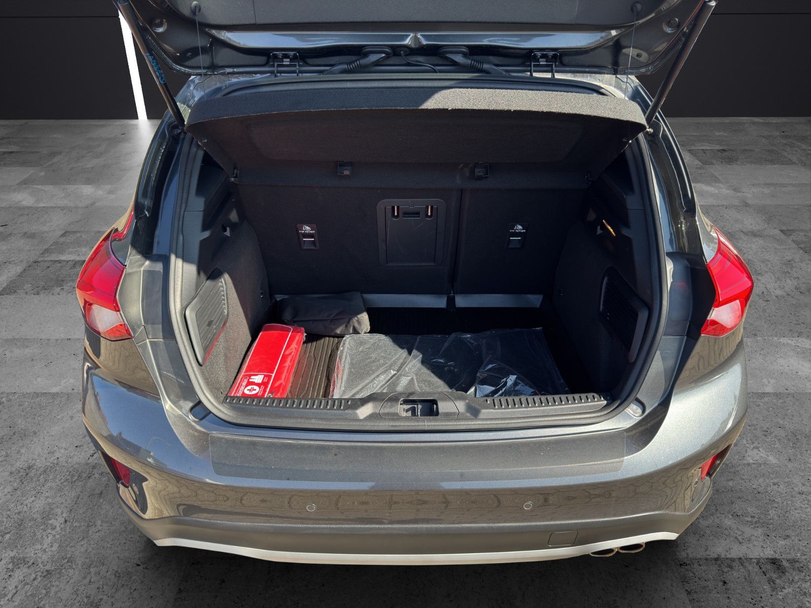 Fahrzeugabbildung Ford Focus Lim. Active X*Ahk*Kamera*Head-Up*LED*