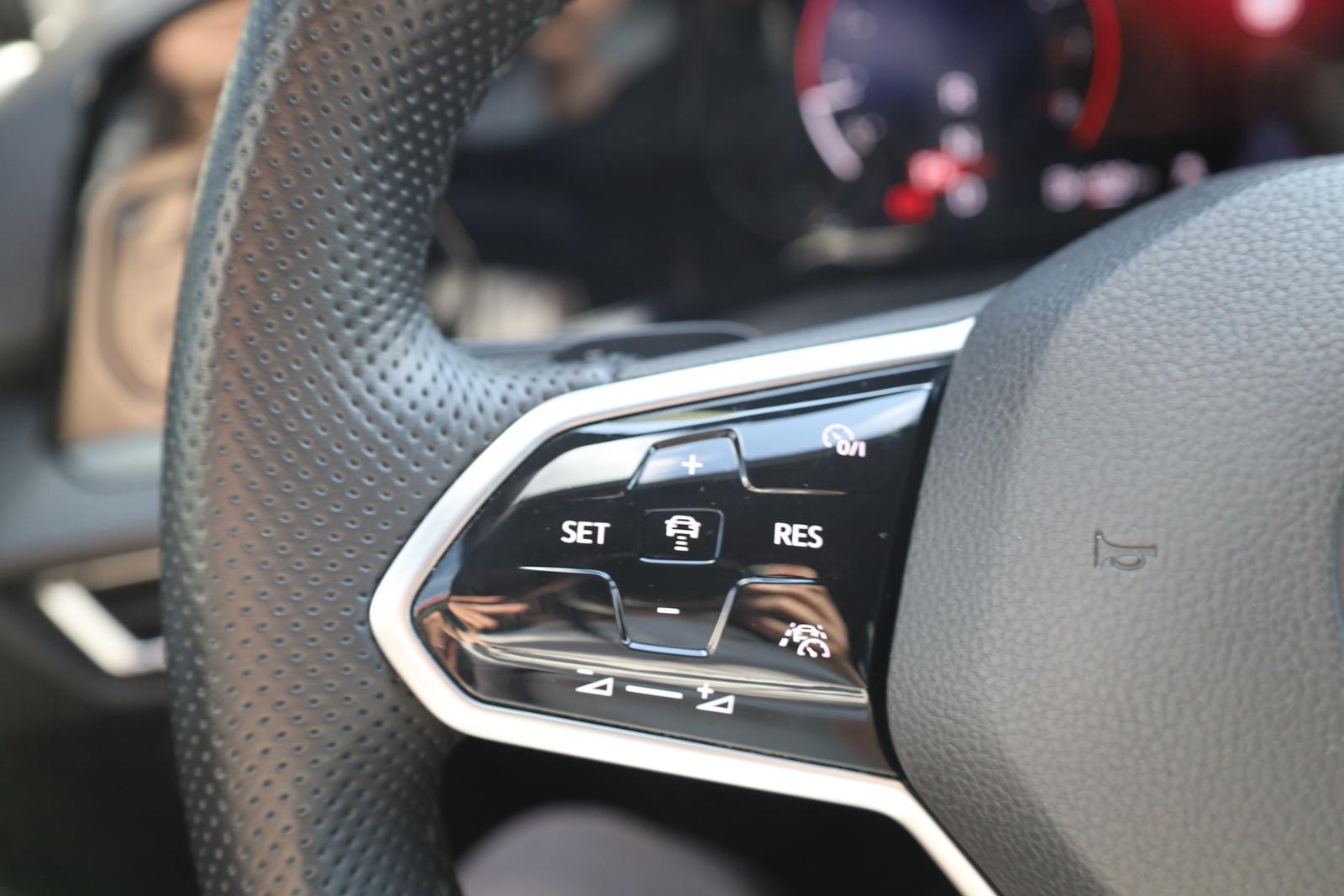 Volkswagen Golf VIII 2.0 GTI LED Navi Bluetooth Sitzheizung, миниатюра 24