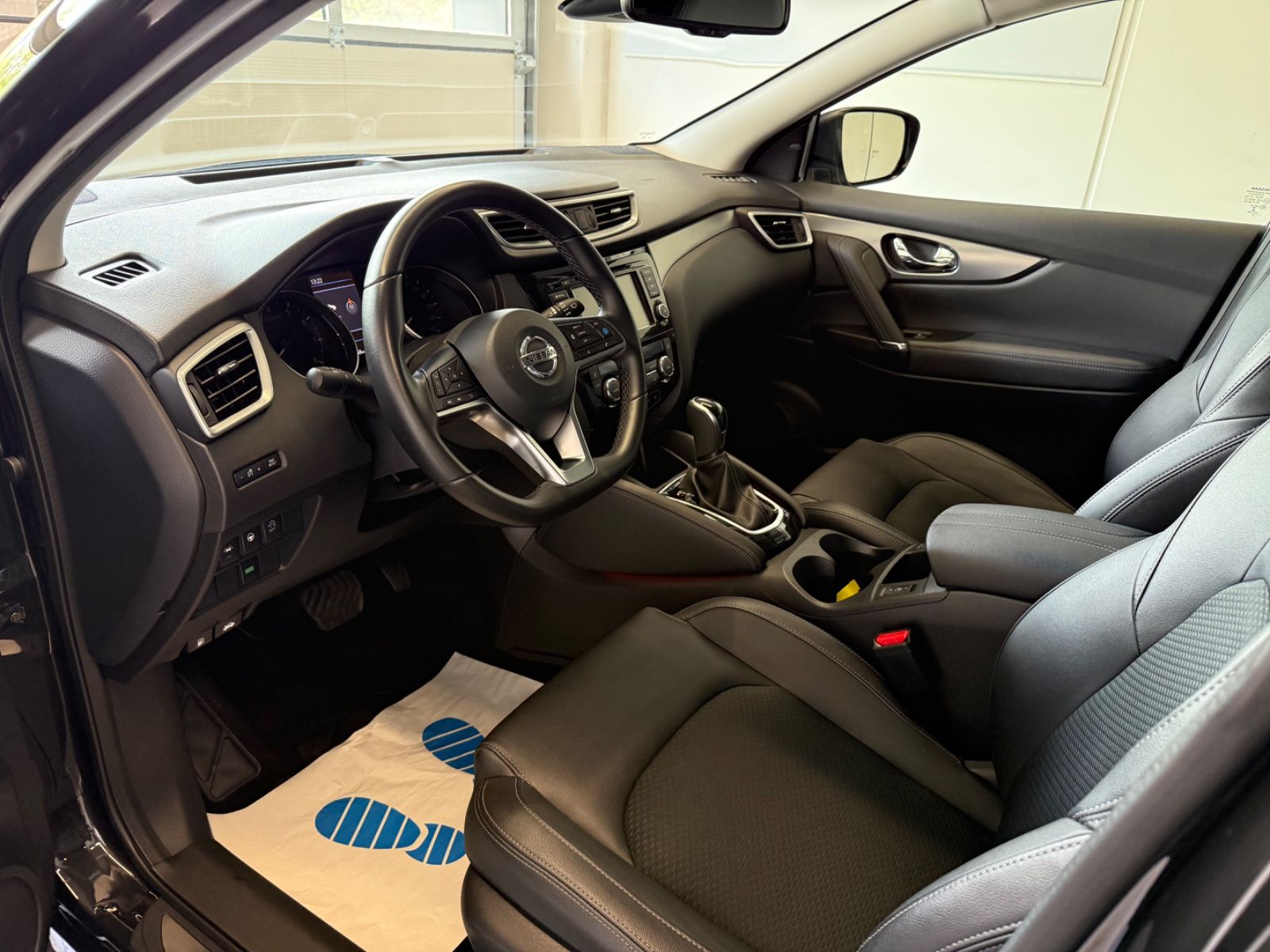 Fahrzeugabbildung Nissan Qashqai Tekna Safety-Shield-Paket 360°