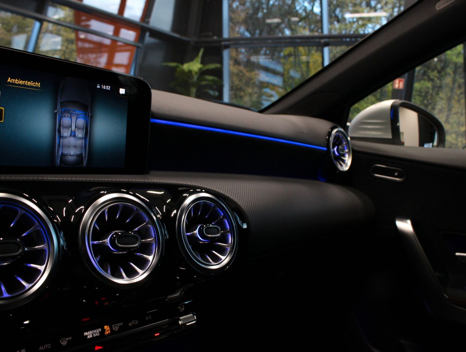 Fahrzeugabbildung Mercedes-Benz A 200 Limousine AMG Line Widescreen*Ambiente