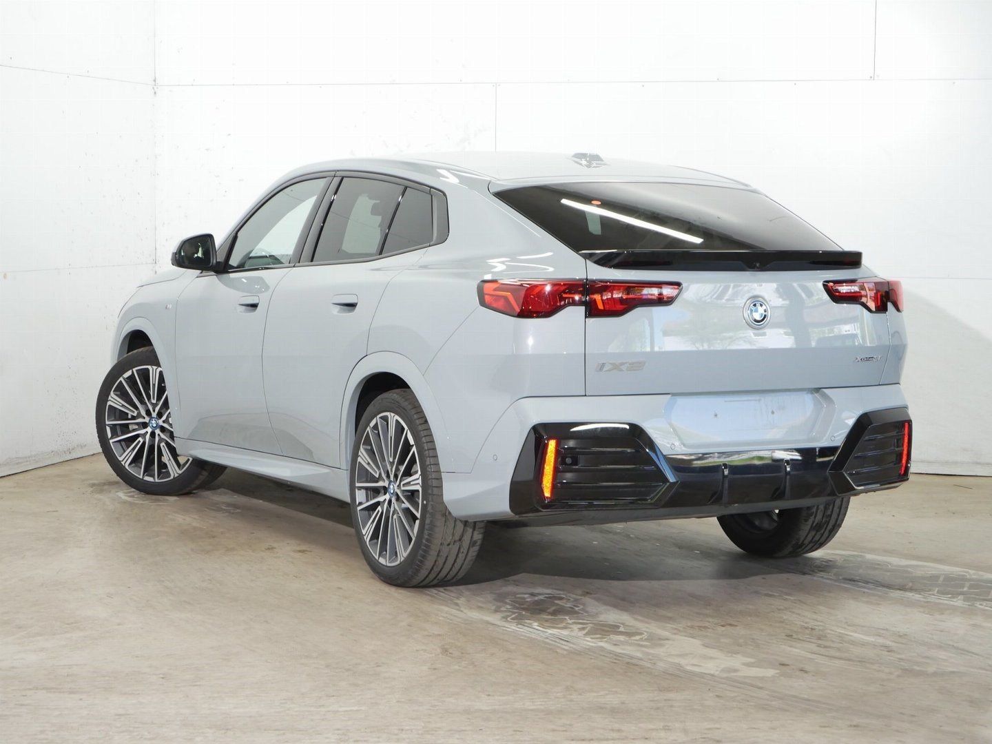 Fahrzeugabbildung BMW iX2 xDrive30 |M Sportpaket |Aktivsitz |20" BMW I