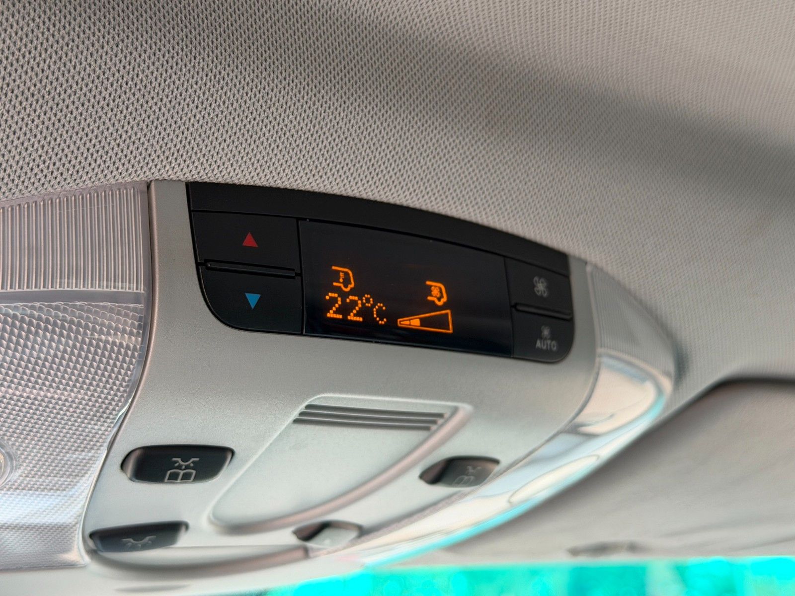 Fahrzeugabbildung Mercedes-Benz Viano 2.2 CDI Trend *Navi*Sitzhzg*7-Si*AHK*PDC*
