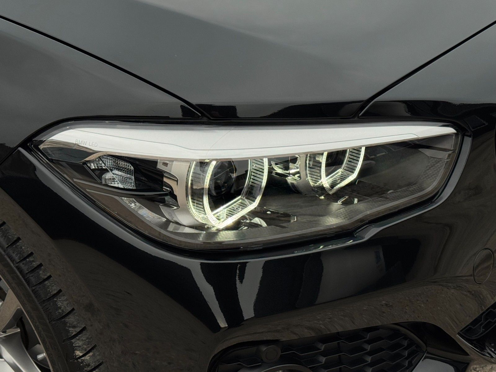 Fahrzeugabbildung BMW 120i Edition M Sport Shadow Leder Temp. SHZ PDC