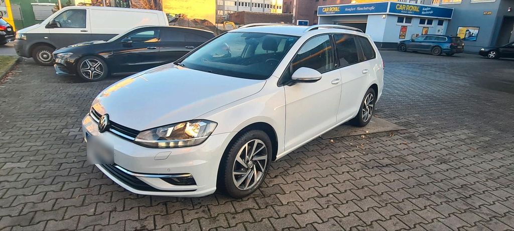 Image of Volkswagen Golf