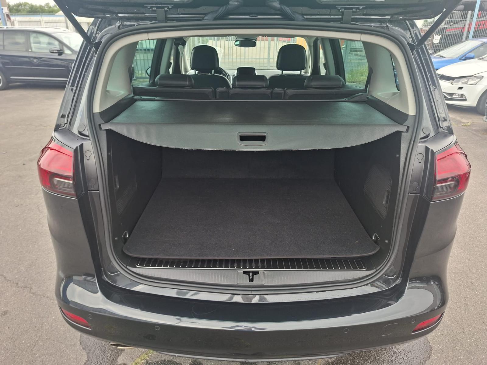 Opel Zafira 2015 — photo 17