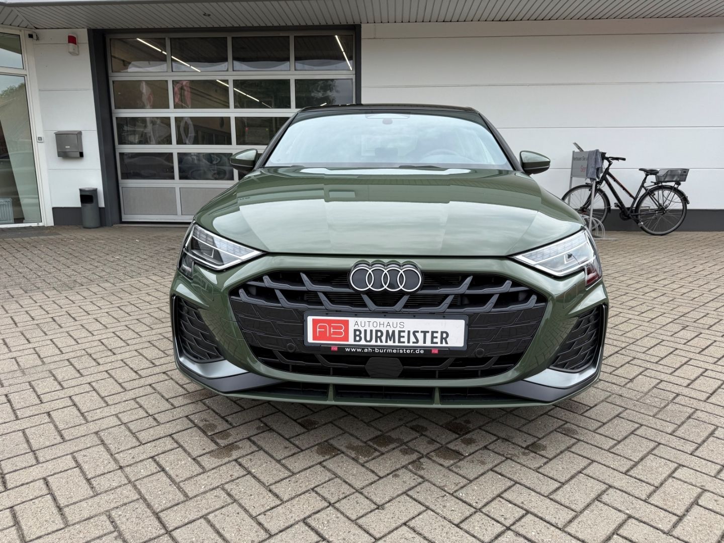Fahrzeugabbildung Audi A3 TFSI Sportback S-Line Sport Pano Digi LED ACC