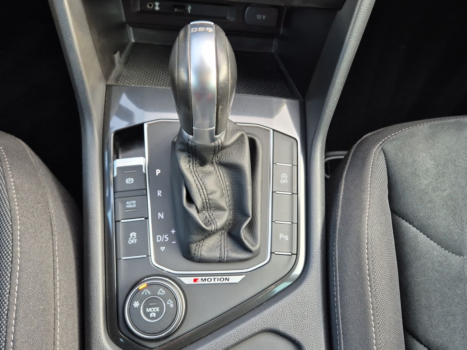 Fahrzeugabbildung Volkswagen Tiguan TDI Highline DSG 4M LED AHK Navi ACC PDC