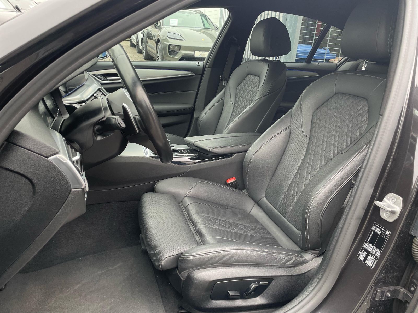 Fahrzeugabbildung BMW 530i Facelift |M Sport|Business|Cockpit+|Privacy