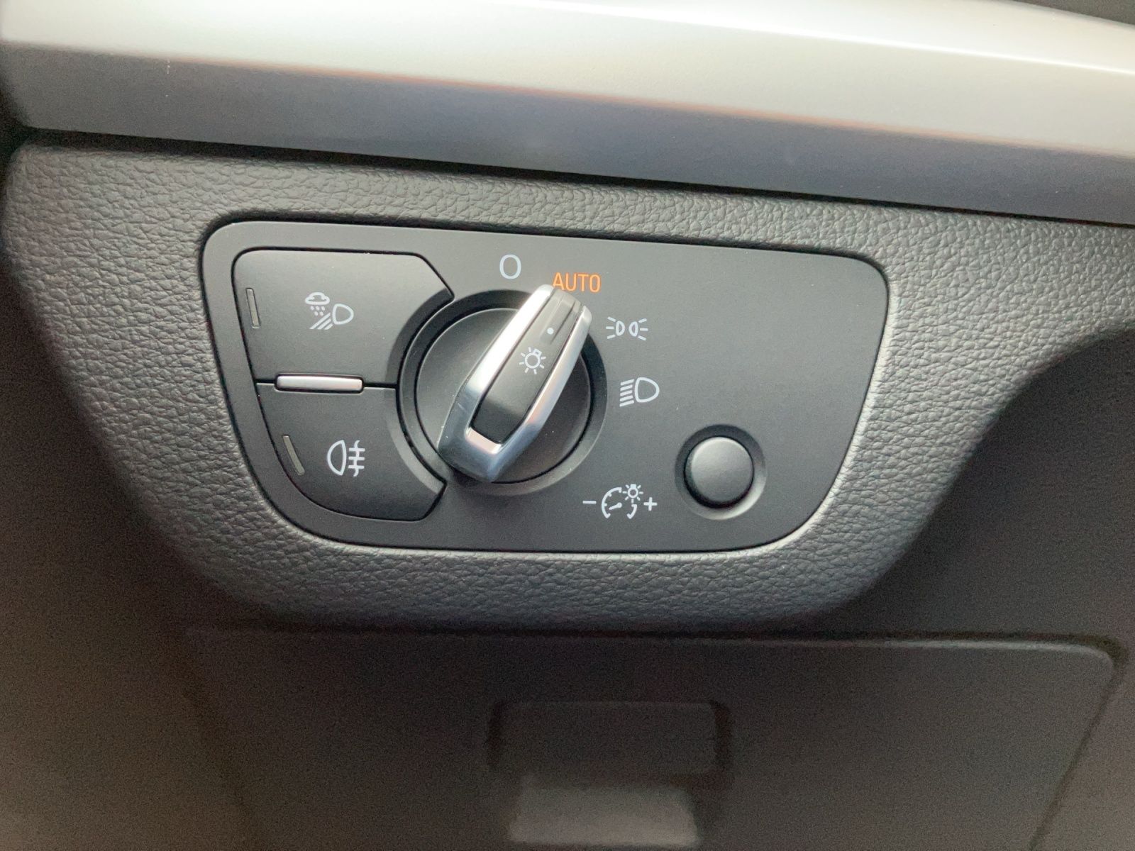 Fahrzeugabbildung Audi Q5 50 TFSI e quattro S-tronic LED ACC NAVI AVC