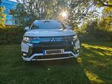 Mitsubishi Outlander 2.4 MIVEC PLUG-IN HYBRID 4WD Top Top - Mitsubishi Outlander von privat