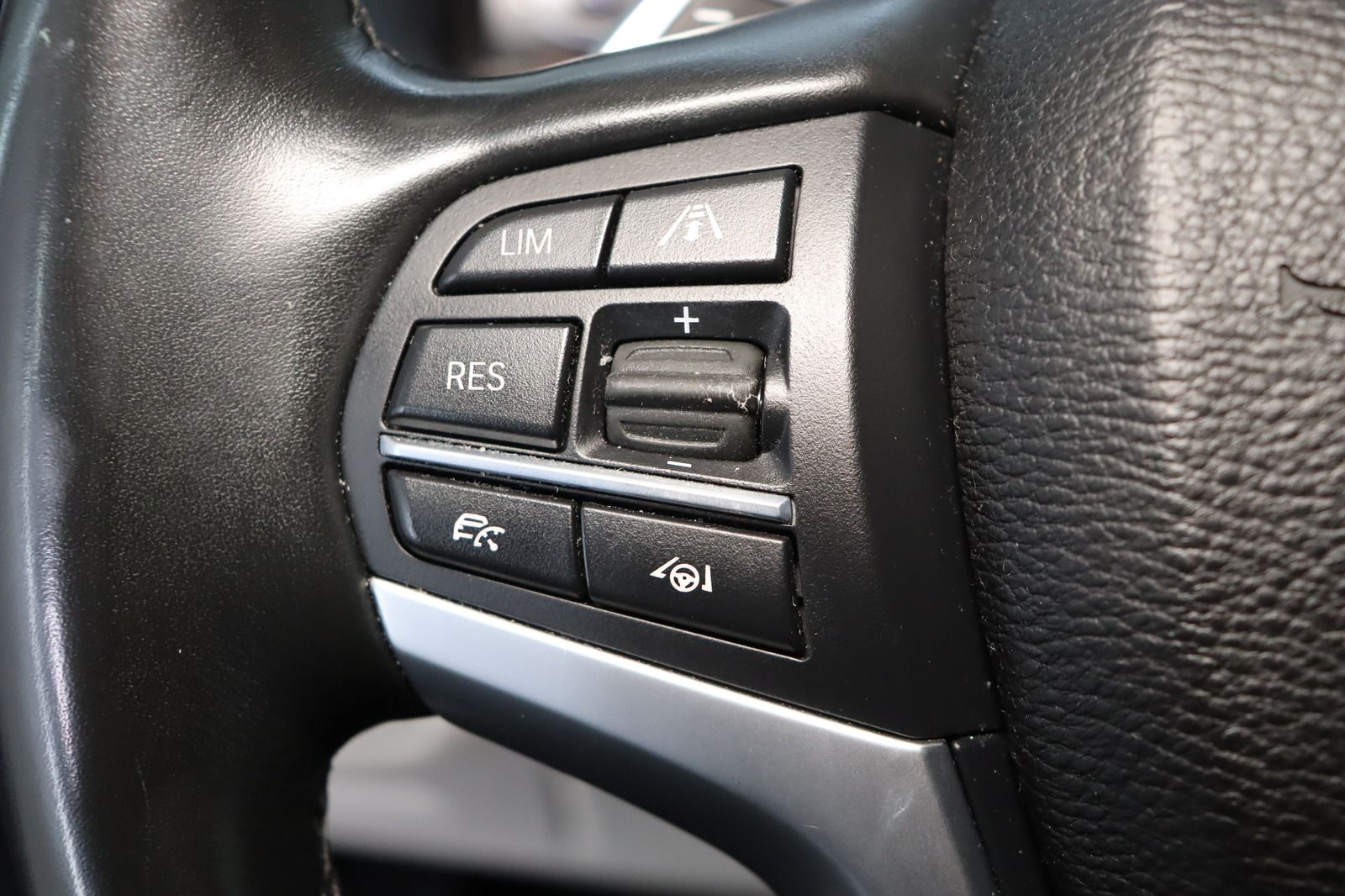 Fahrzeugabbildung BMW X5 xDrive30d * HUD* Pano * Memory * RFK *