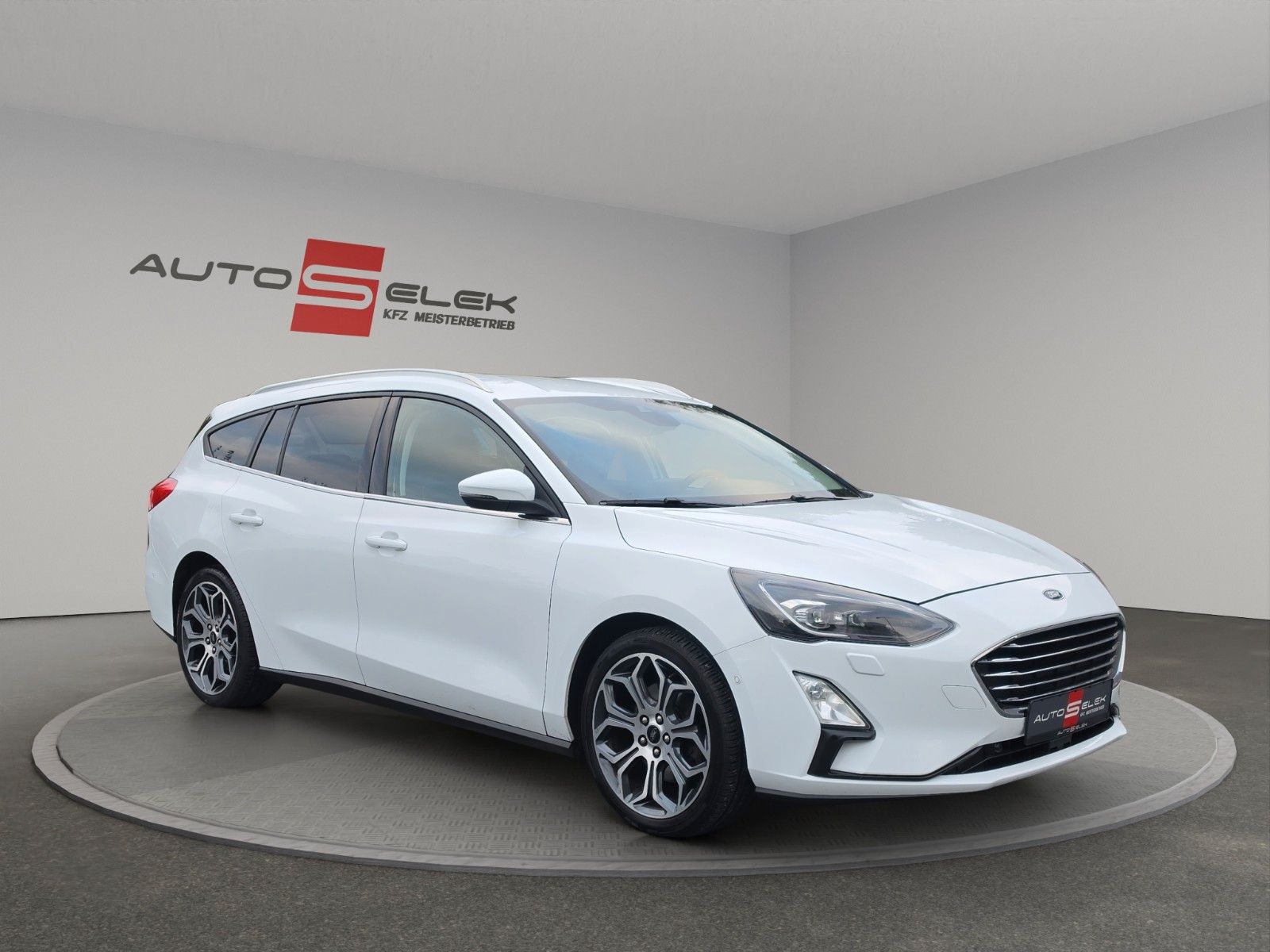 Fahrzeugabbildung Ford Focus Turnier Titanium Navi Kamera