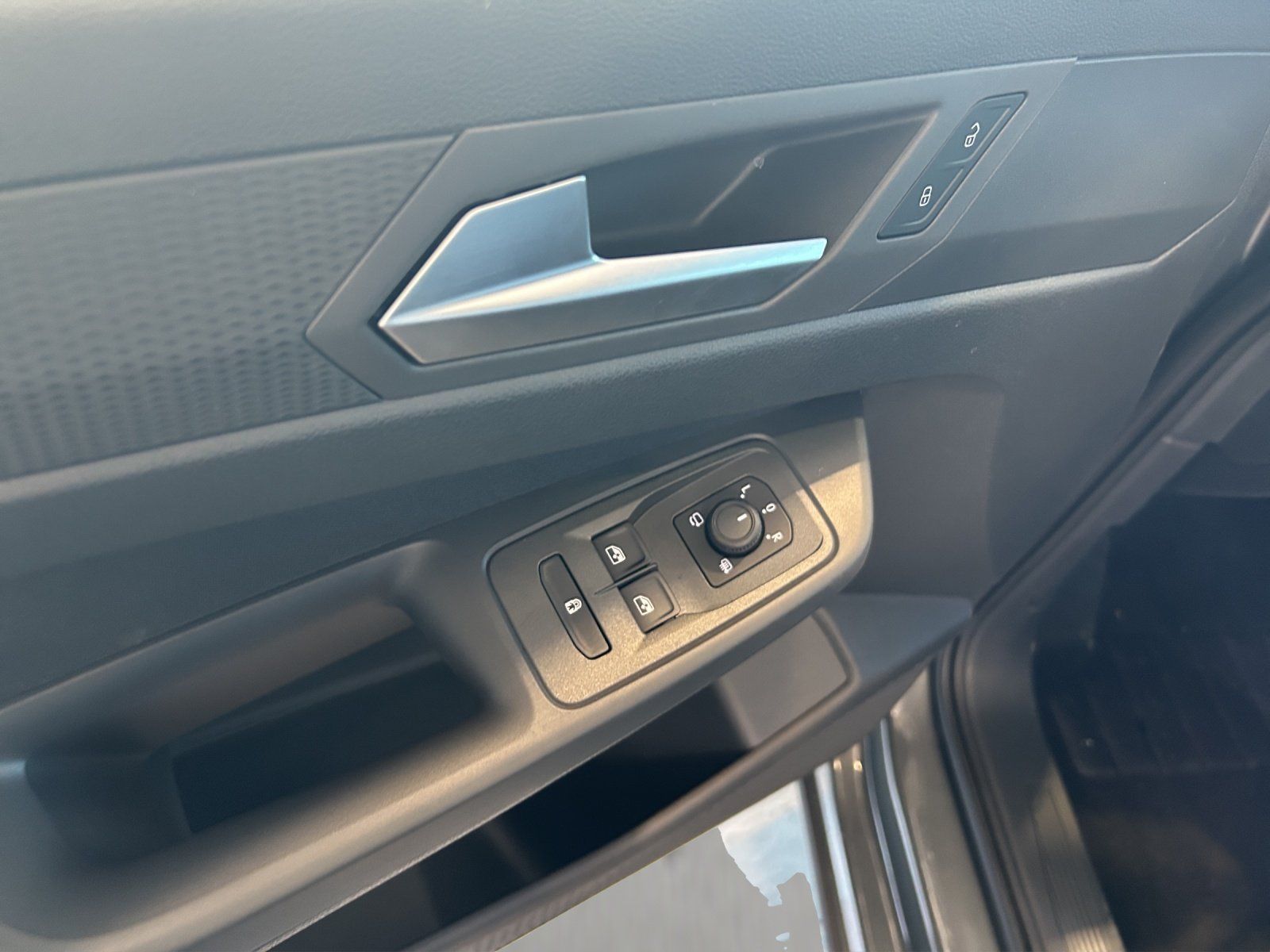 Fahrzeugabbildung Ford Tourneo Connect Active 122PS Kurz 7 Sitze
